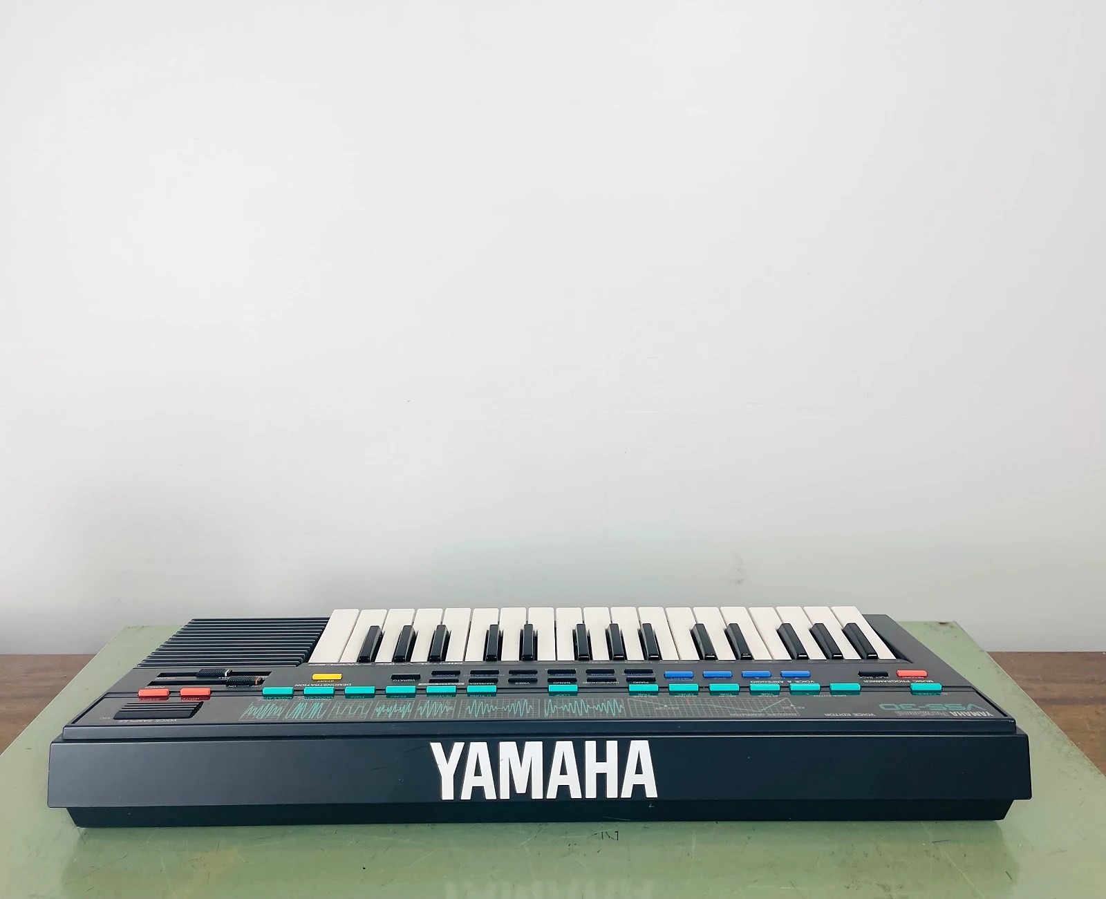 Yamaha VSS-30 Sampling Synthesizer vintage 1980s - Rare Birds