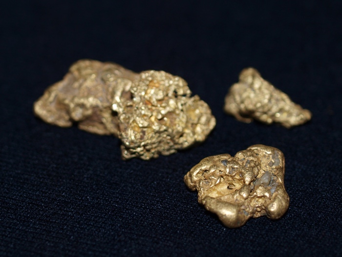 Metal Detecting for Gold near Quartzsite, Arizona