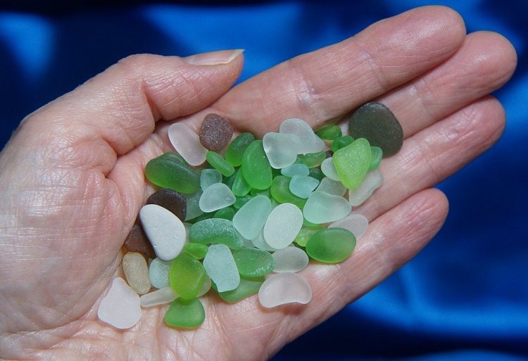 6 of the Best Washington Beaches to Hunt for Agates & Sea Glass