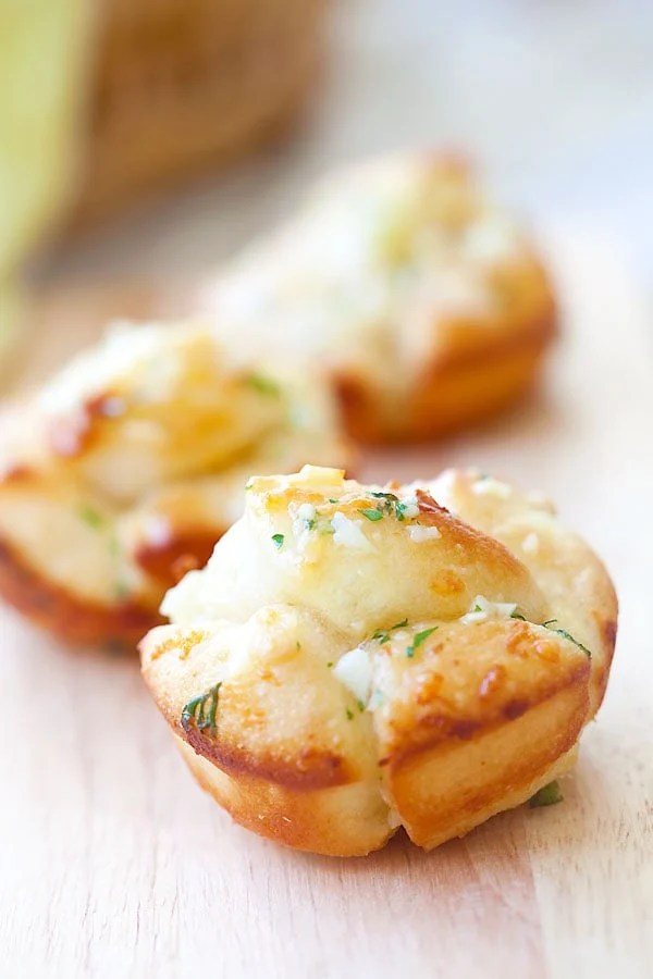 Mini Garlic Monkey Bread Easy Delicious Recipes
