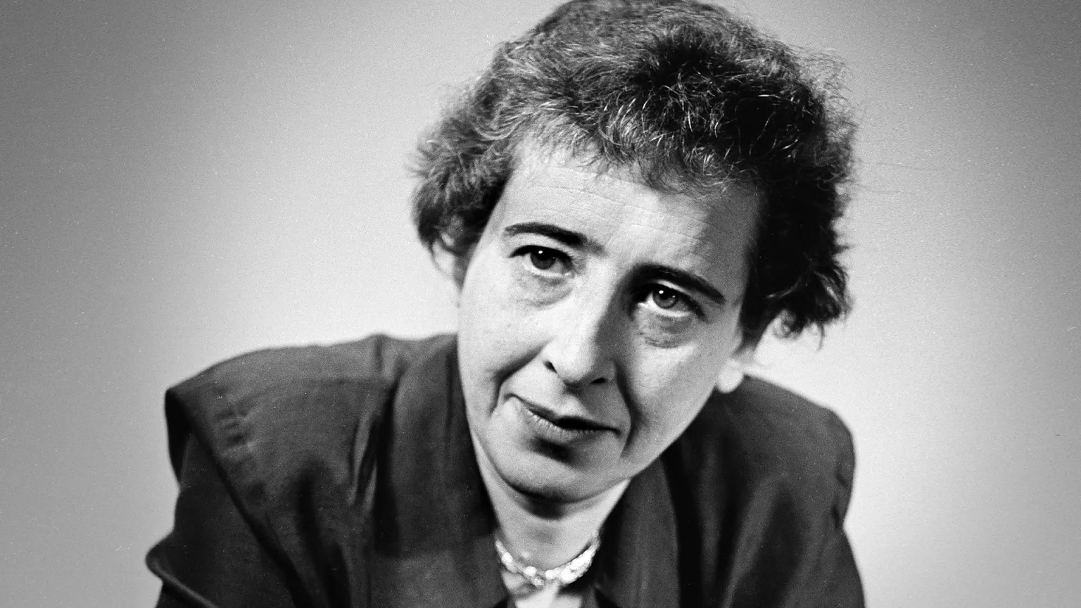 Coletânea traz inéditos de Hannah Arendt Rascunho