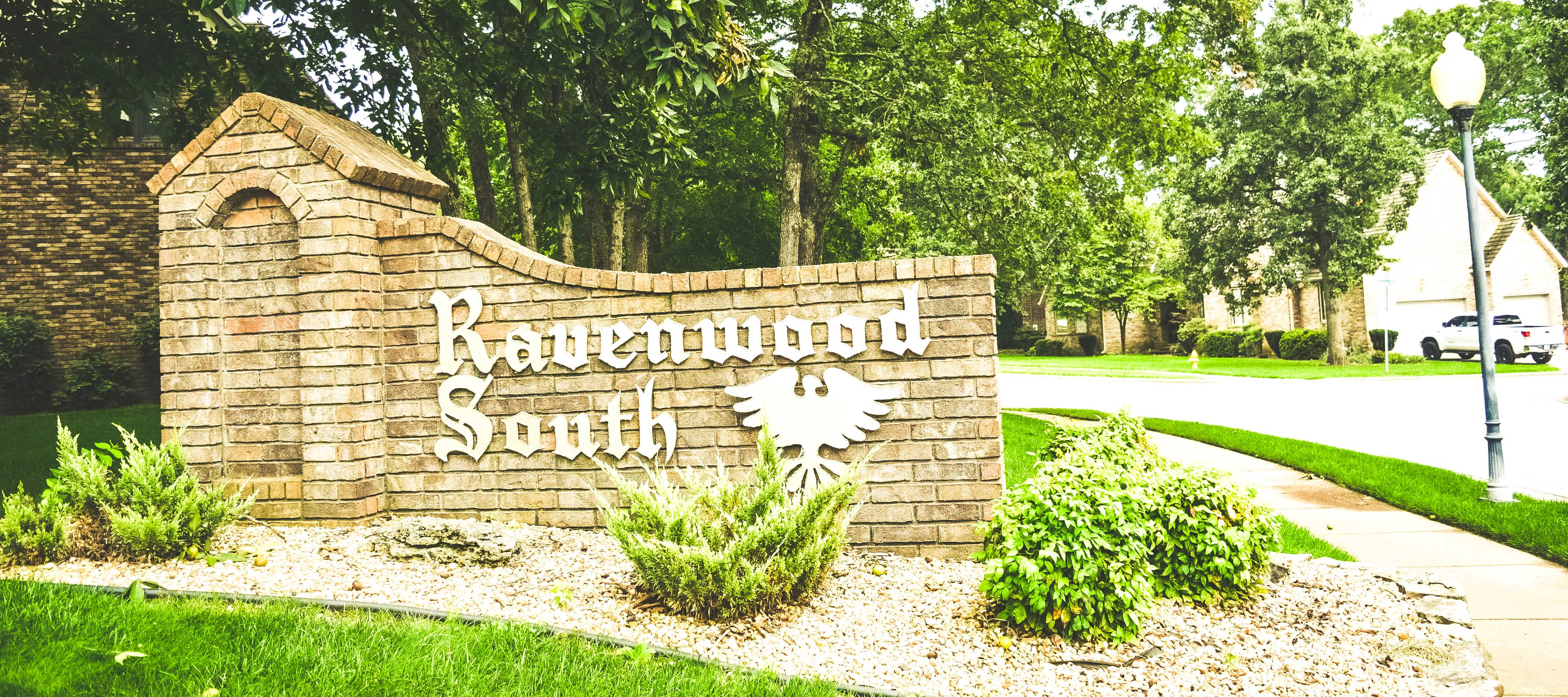 Ravenwood South HOA Newsletters, Minutes and Covenants