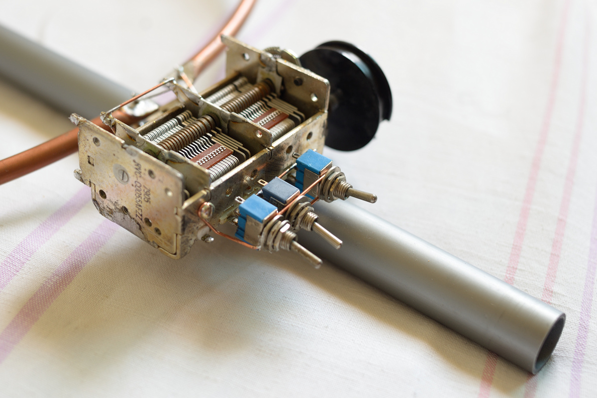 GitHub 4x1md/hf_loop_ant HF (1040 meters) resonant loop antenna.