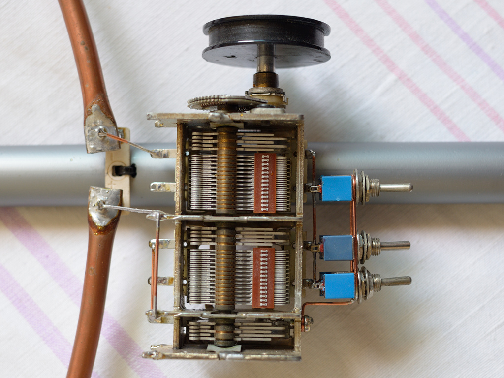 GitHub 4x1md/hf_loop_ant HF (1040 meters) resonant loop antenna.