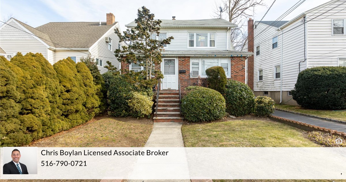 366 Hamilton Ave, Hewlett, NY 11557