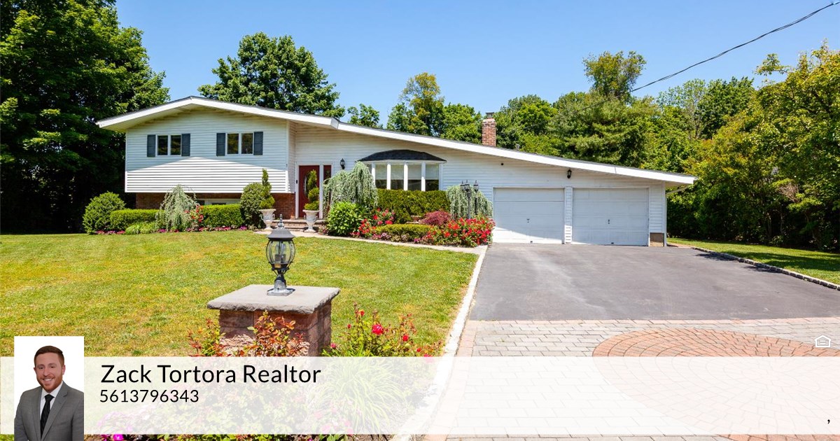 7 Laurie Pl, Glen Cove, NY 11542