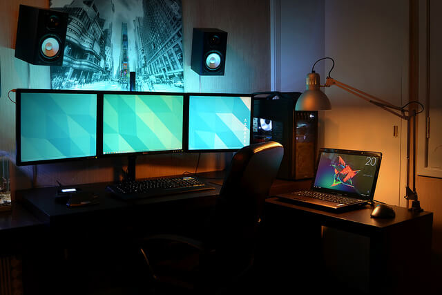 12 Amazing Web Development Workstations · Raygun Blog