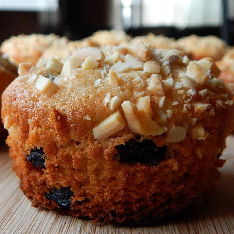 Almond and Raisin Rayzincakes