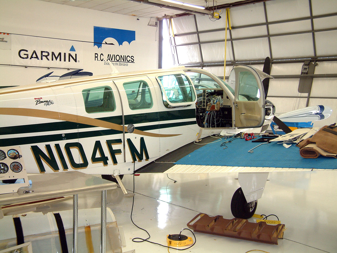 Installation N104FM Beechcraft A36 Avionics upgrade RC Avionics