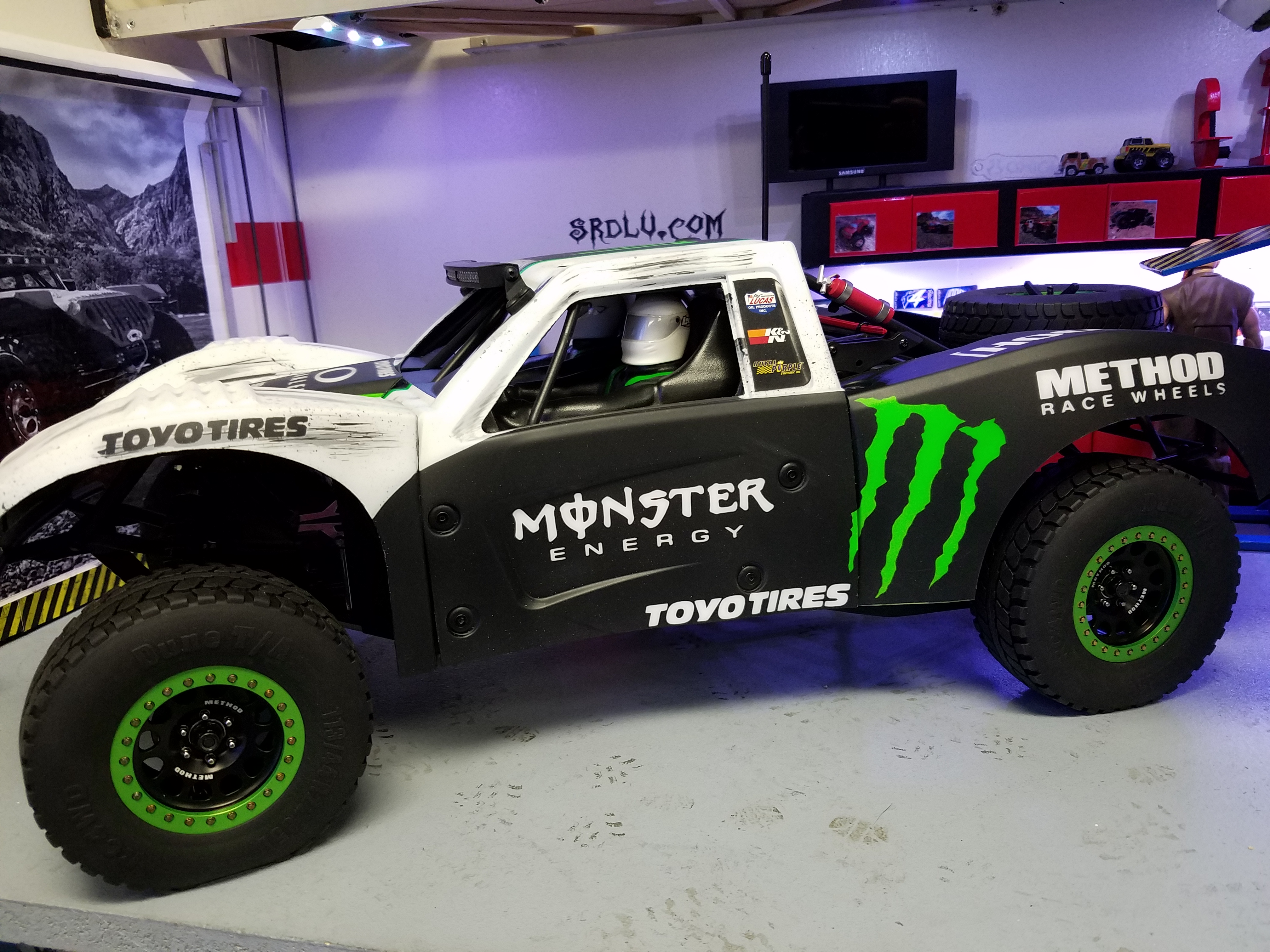 RC Bombshells take on a favorite scale Trophy Truck! RC Bombshells