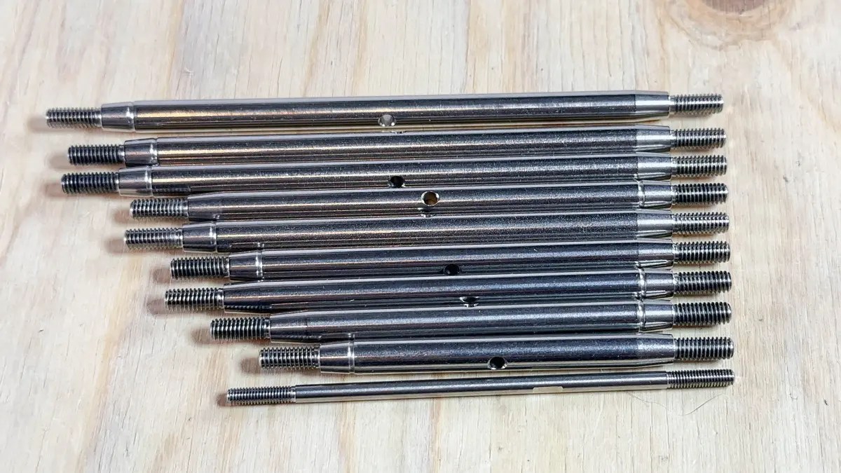 【ビルド】AXIAL 1/10 SCX10 III BASE CAMP ビルダーズキット 〜 その4：リンク/ドライブシャフト D1E2