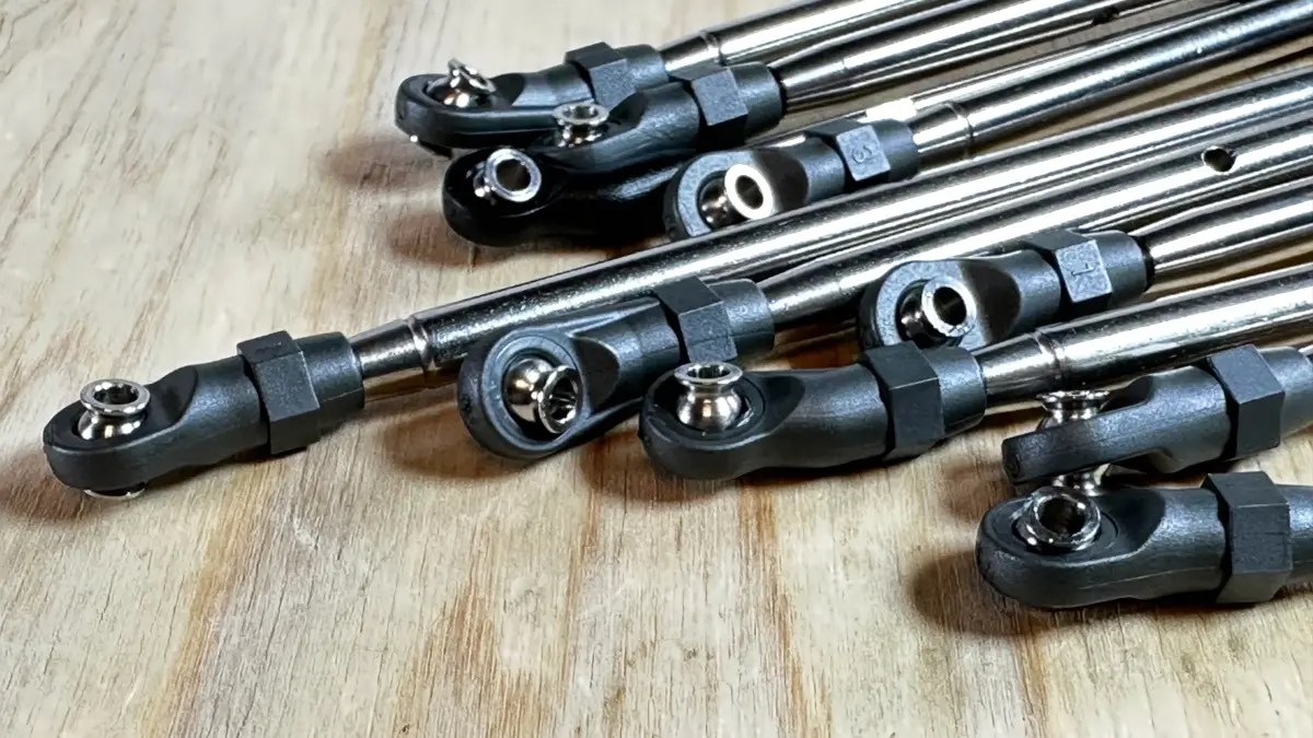 【ビルド】AXIAL 1/10 SCX10 III BASE CAMP ビルダーズキット 〜 その4：リンク/ドライブシャフト D1E2