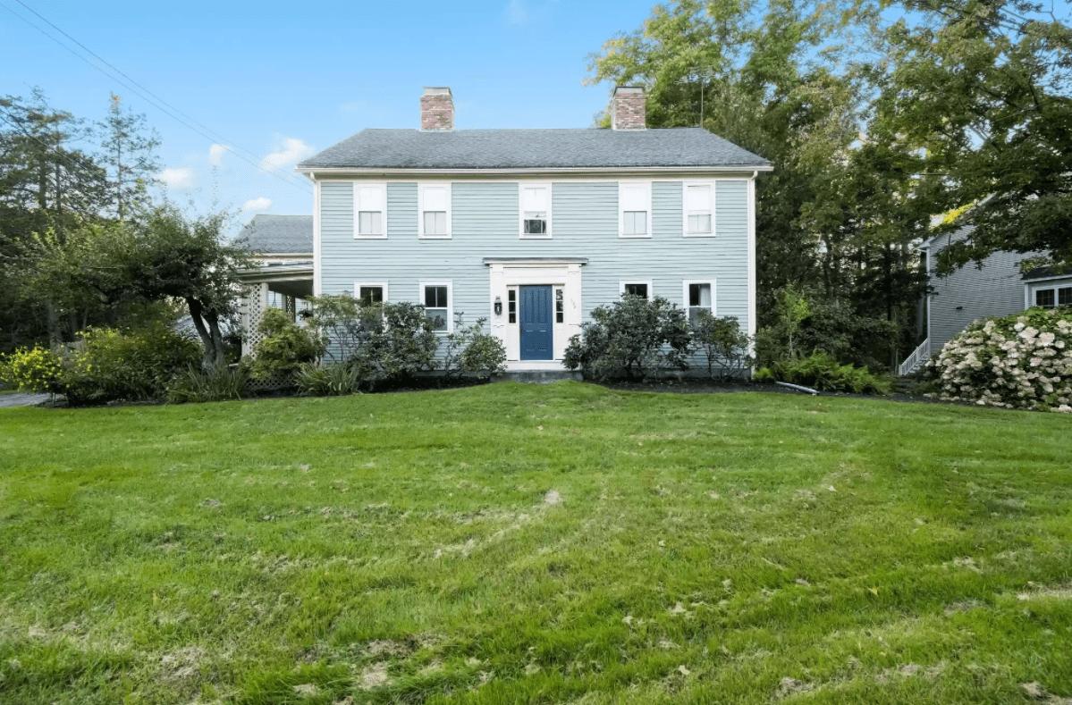 Built in 1683, This Week's Oldest Home Is a Pretty Pennsylvania Estate