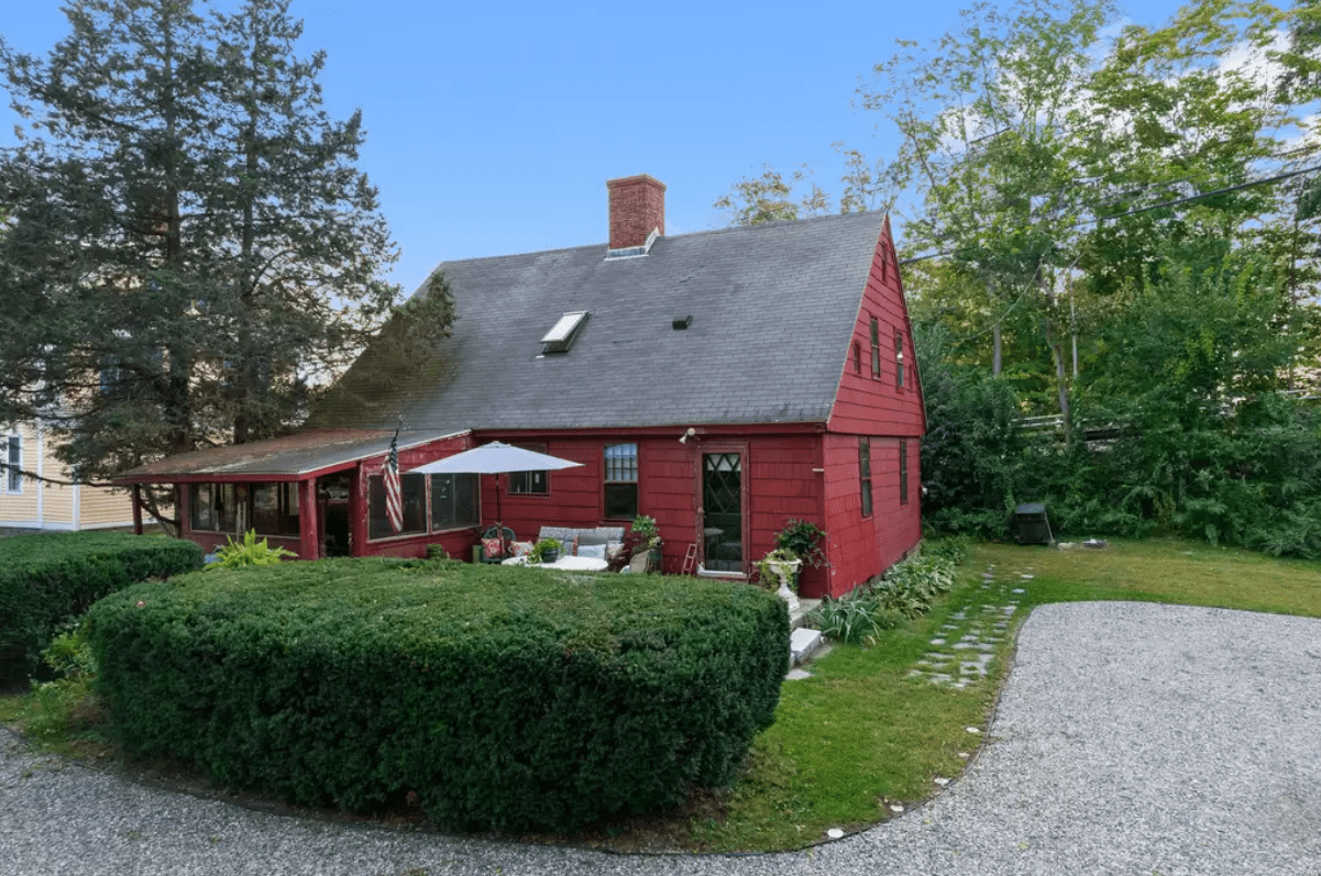 Spectacular Waterfront Estate From 1669 Is This Week's Oldest Home