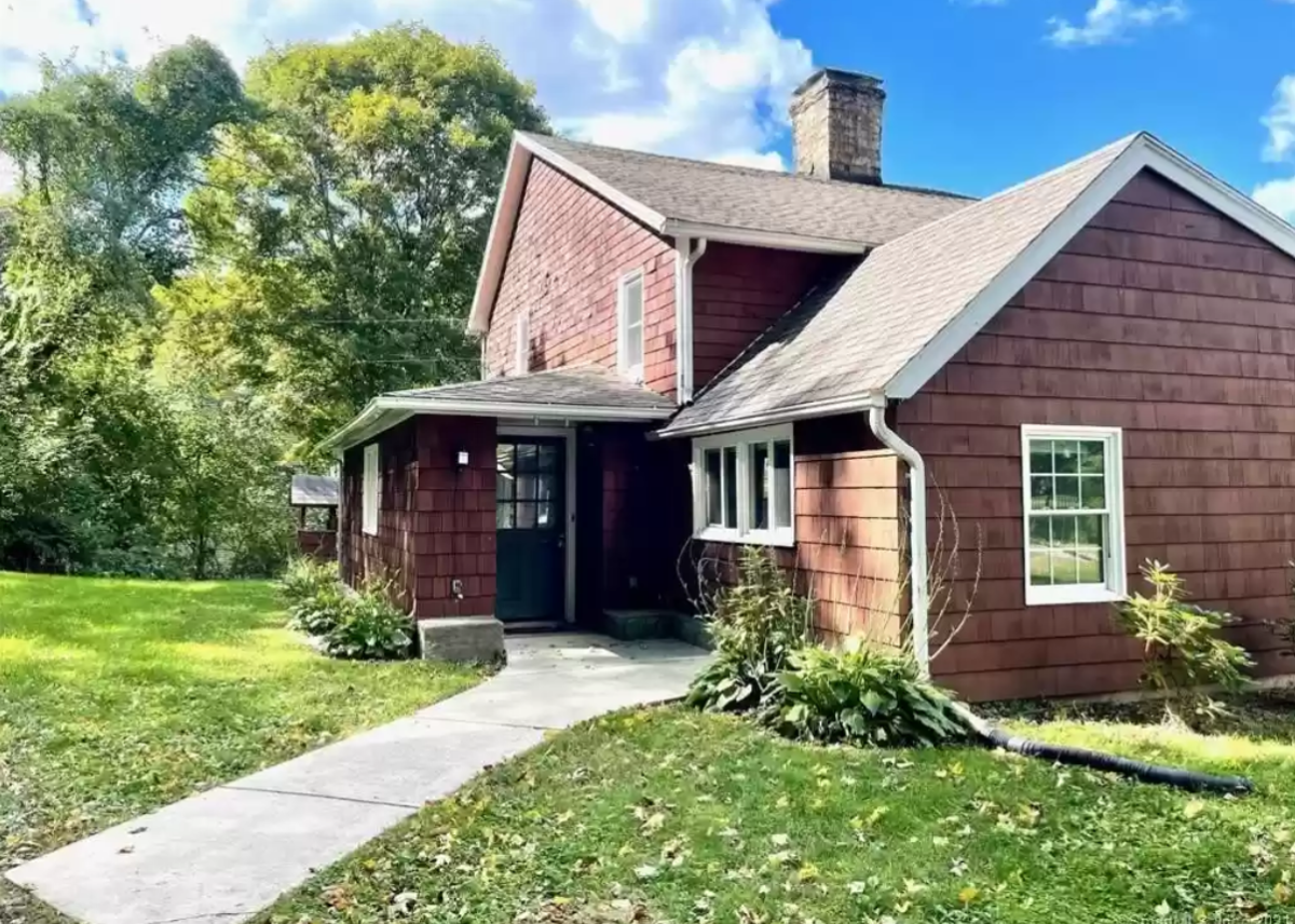 Spectacular Waterfront Estate From 1669 Is This Week's Oldest Home