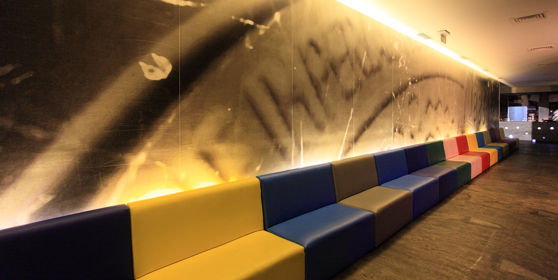 la mania club react now