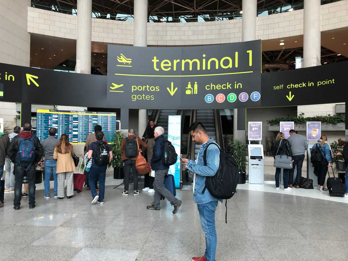 Lisbon airport to the city centre Using the Lisbon airport metro