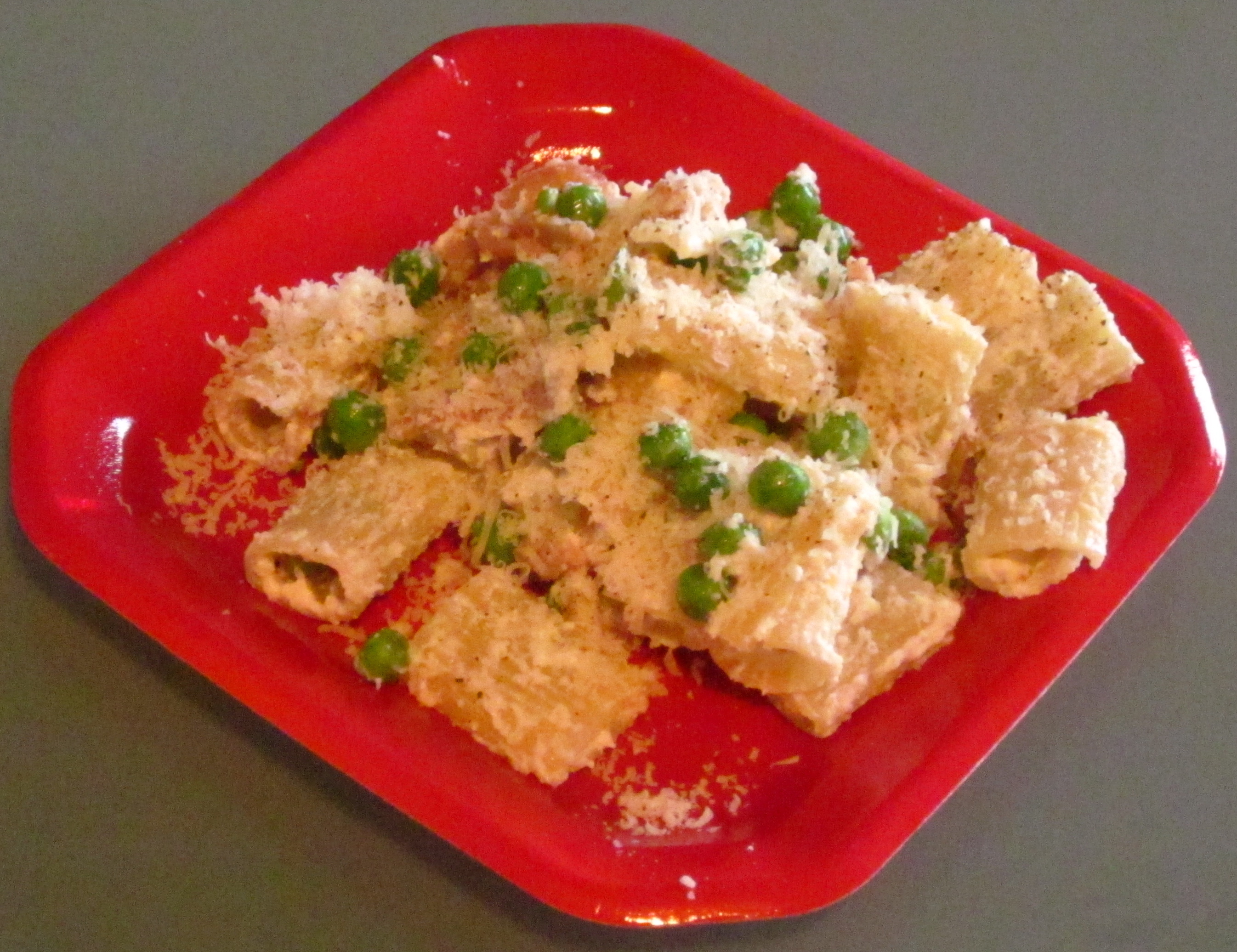 Peas, Bacon, and Ricotta Sauce read it // eat it