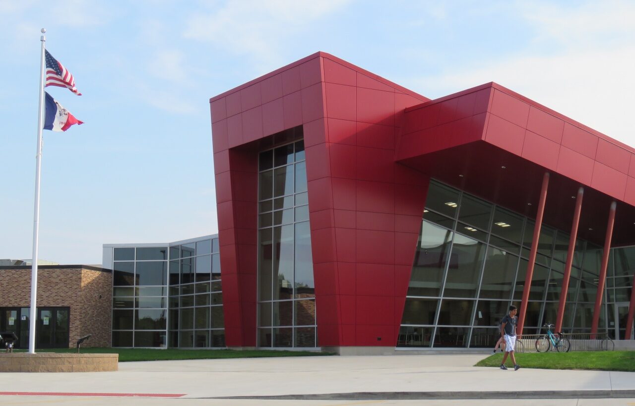 Iowa school district settles lawsuit with proparent group over