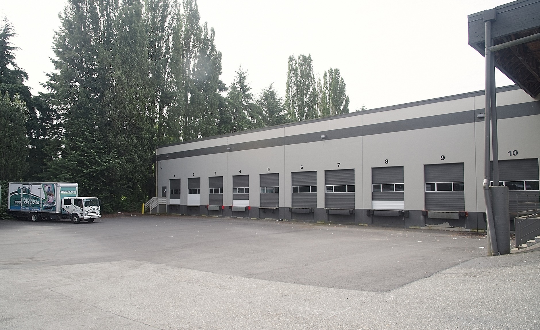 Small Warehouse Spaces for Rent in Redmond, WA ReadySpaces
