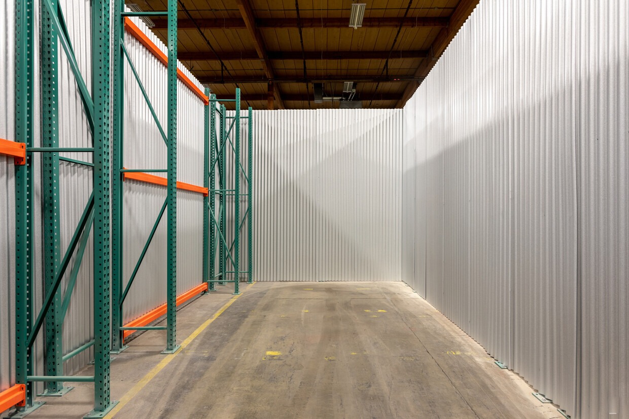 Small Warehouse Spaces for Rent in Saddle Brook ReadySpaces