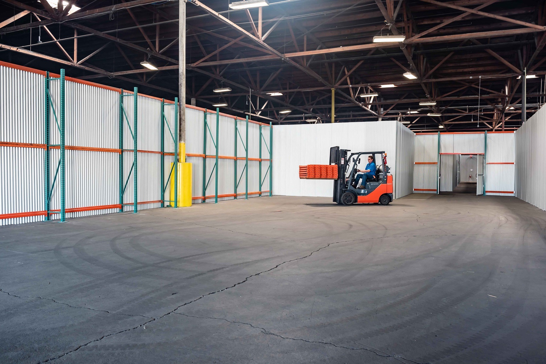 Small Warehouse Spaces for Rent in Hayward ReadySpaces