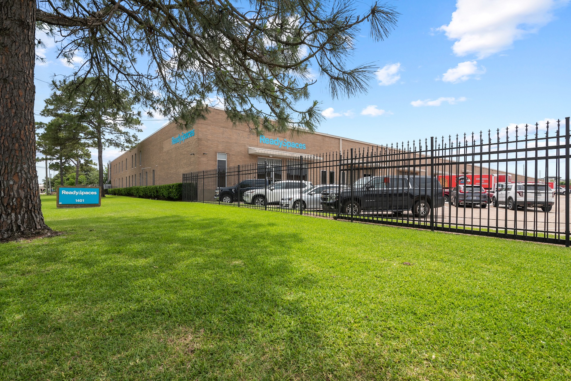 Small Warehouse Spaces for Rent in Houston The Heights ReadySpaces