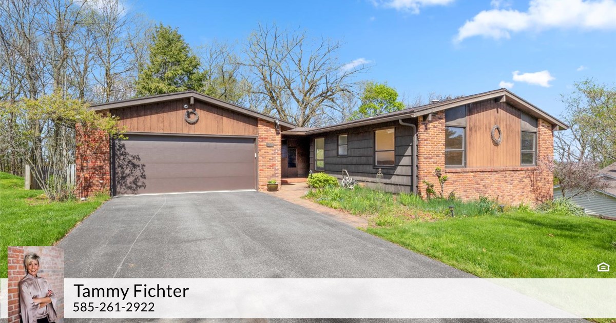 27 Mountain Rise, Fairport, NY 14450