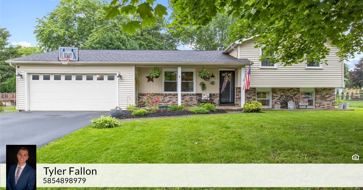 46 Sherwood Dr, Brockport, NY 14420