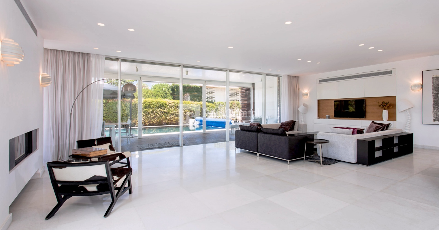 Rare Luxury Beach Front Property For Sale Located in Herzliya Pituach