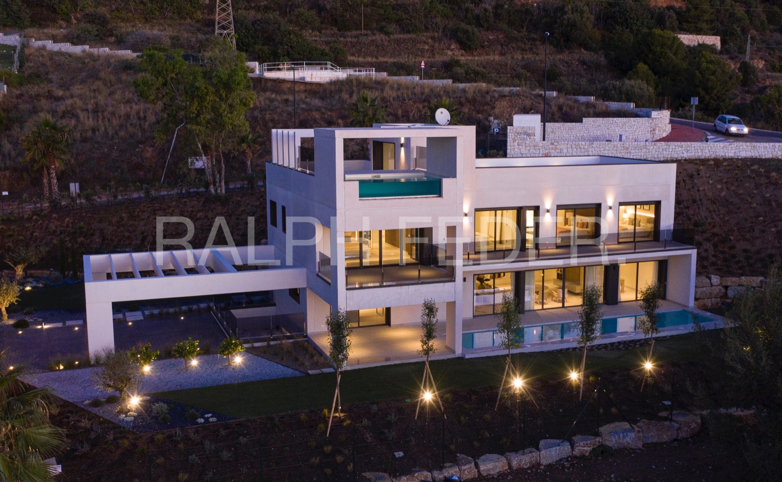 CONTEMPORARY STYLE VILLA WITH SEA VIEWS IN BENALMADENA. Ralph Feder