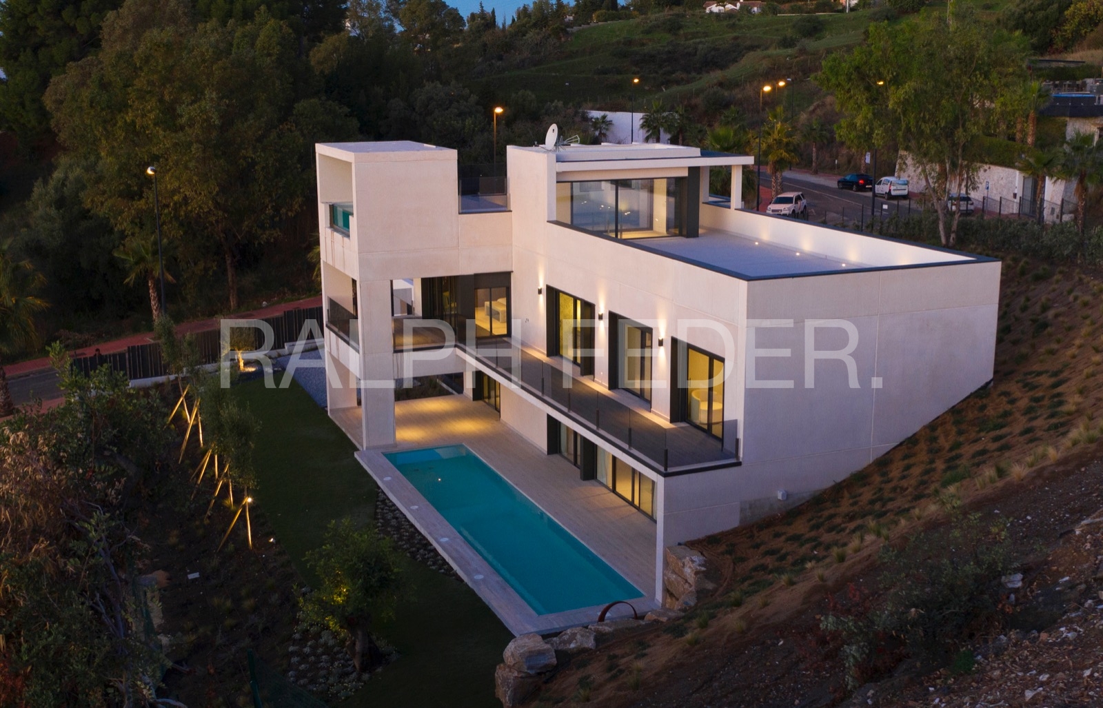 CONTEMPORARY STYLE VILLA WITH SEA VIEWS IN BENALMADENA. Ralph Feder