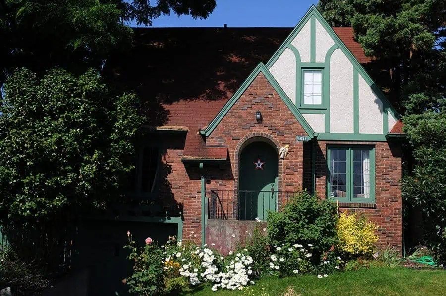 Maple Leaf Real Estate GalsReal Estate Gals