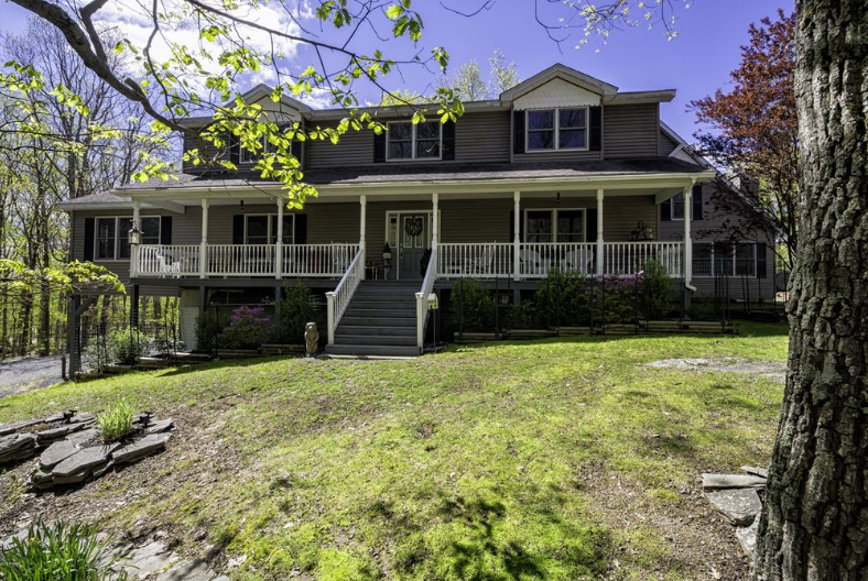 Captivating Masthope Estate For Sale 6 BED, 5 BATH on 2.52 Acres