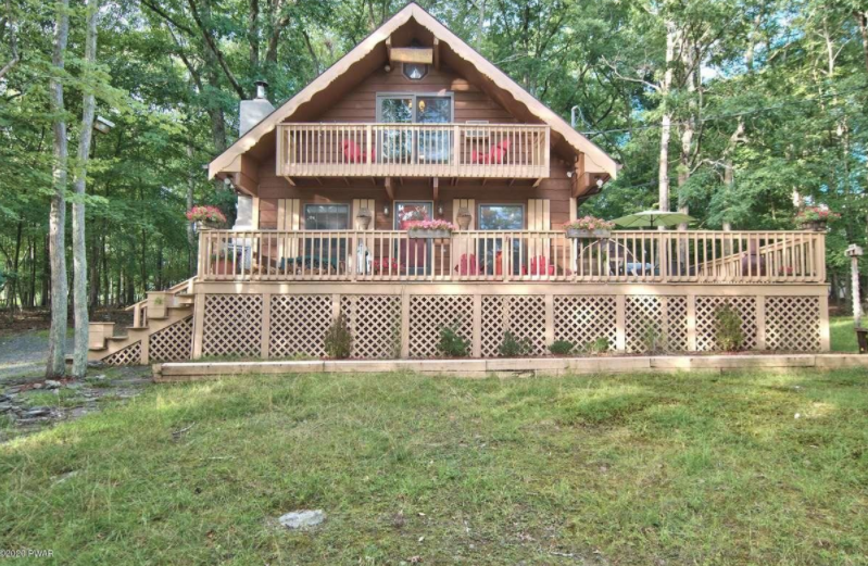 Cute Masthope Chalet For Sale 165 Constitution Dr Real Estate Masthope