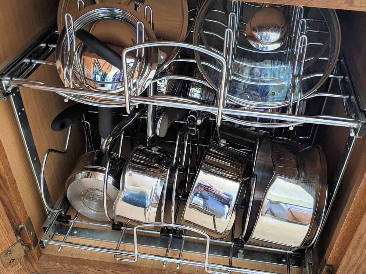 10 Simple Ways to Organize Pots and Pans in Your Kitchen Realistic