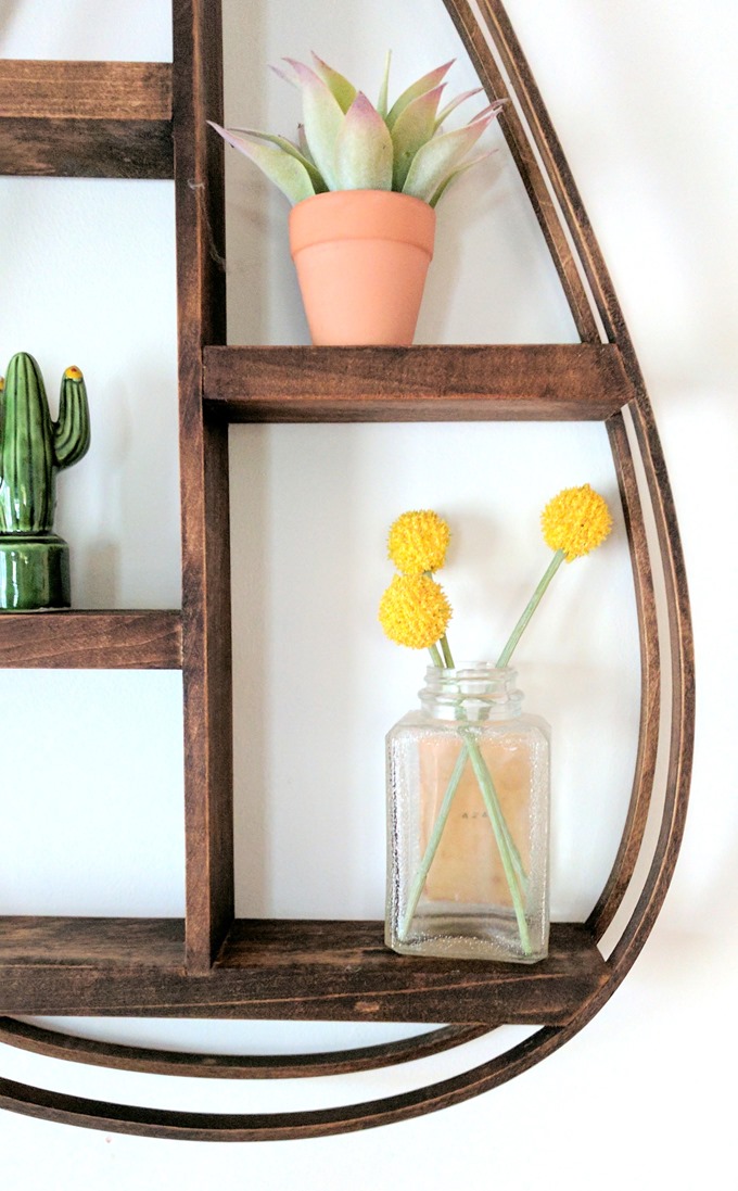 Make this TeardropShaped Bentwood Shelf! {Reality Daydream}