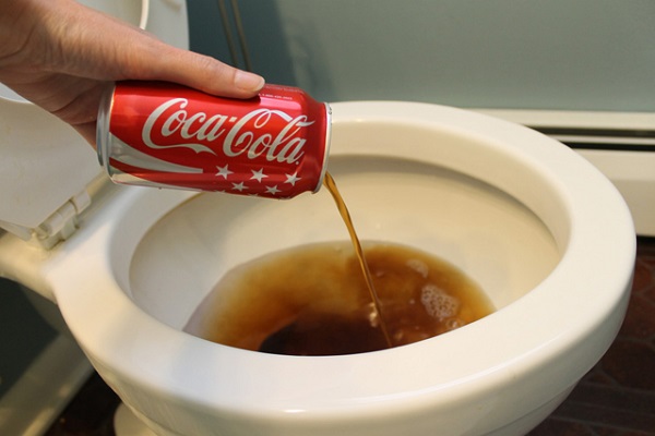 Top 10 Most Surprising OffTheWall Uses For Coca Cola REALITYPOD