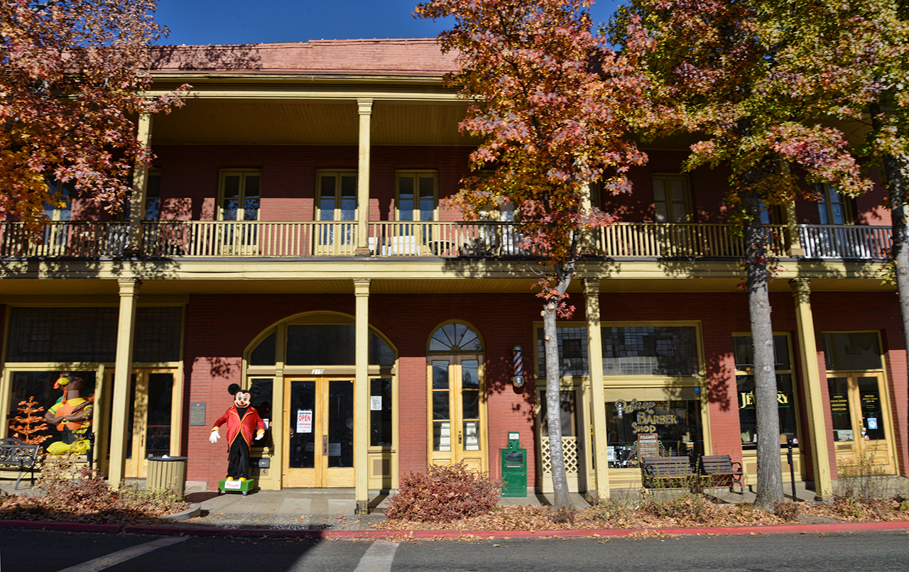 Some Victorian and other interesting homes in Yreka California