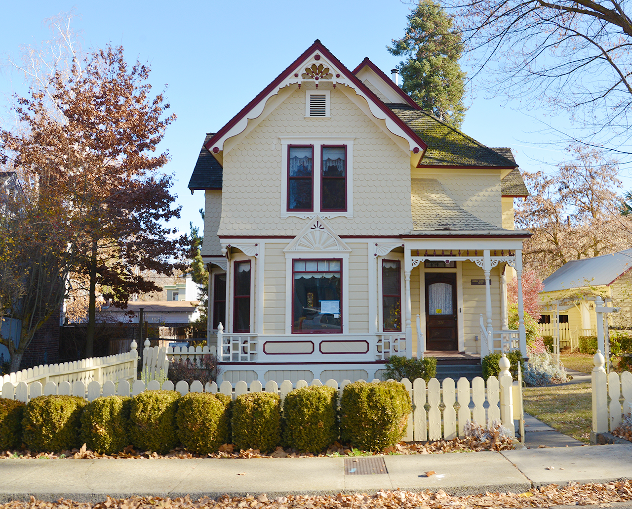 Some Victorian and other interesting homes in Yreka California