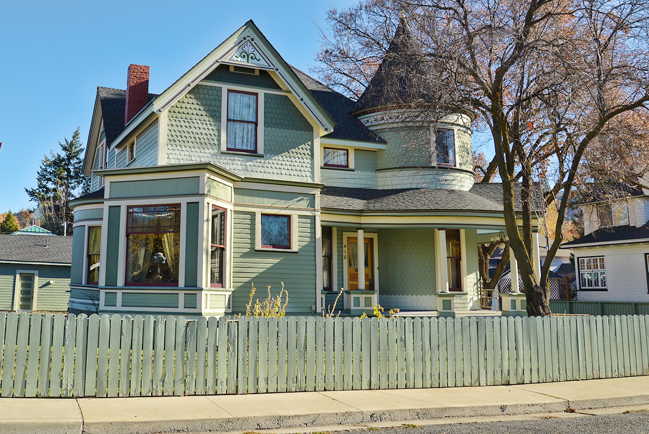 Some Victorian and other interesting homes in Yreka California