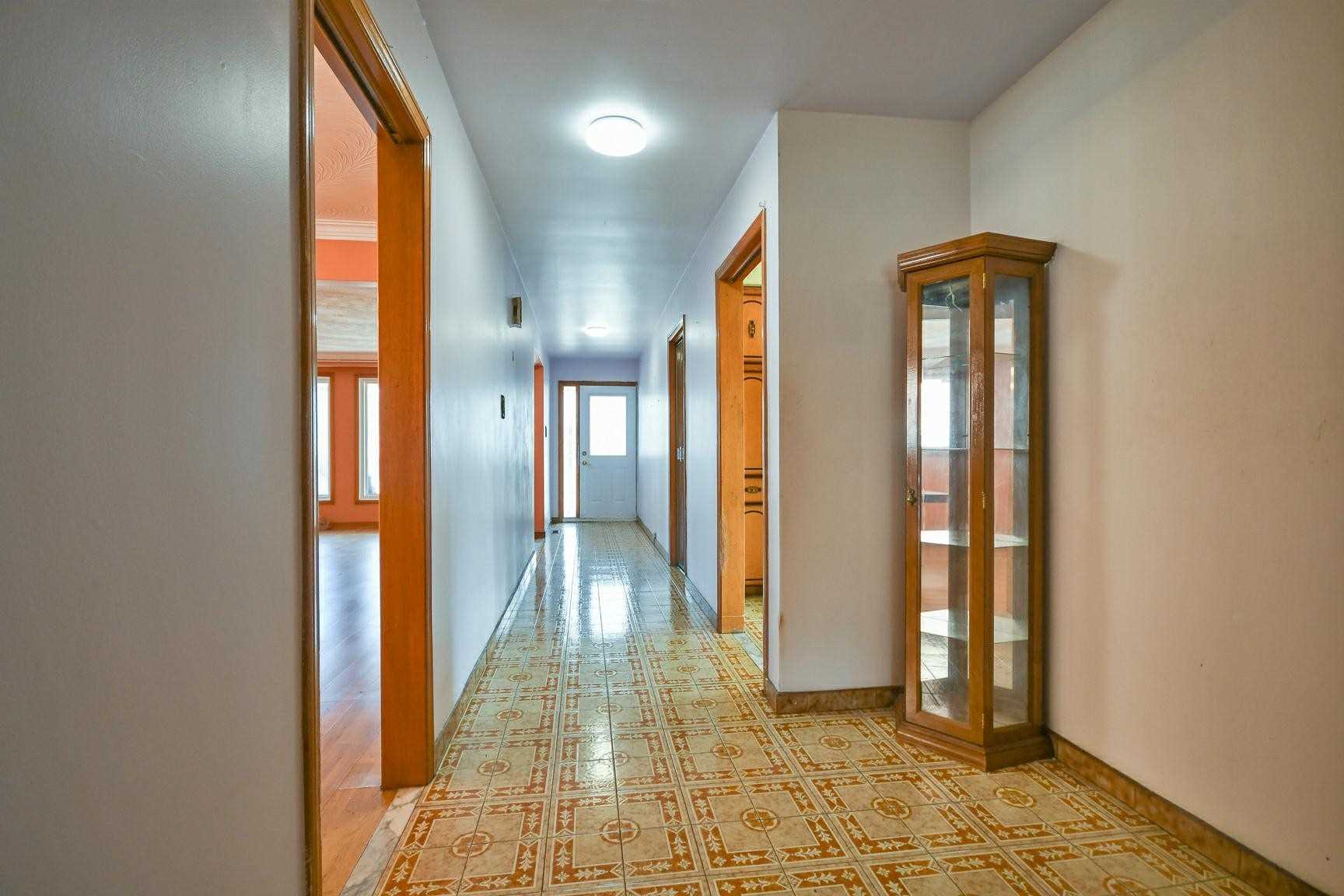 2 Arkona Dr, Tam O'Shanter Sullivan, Toronto Price, Warnings, Schools