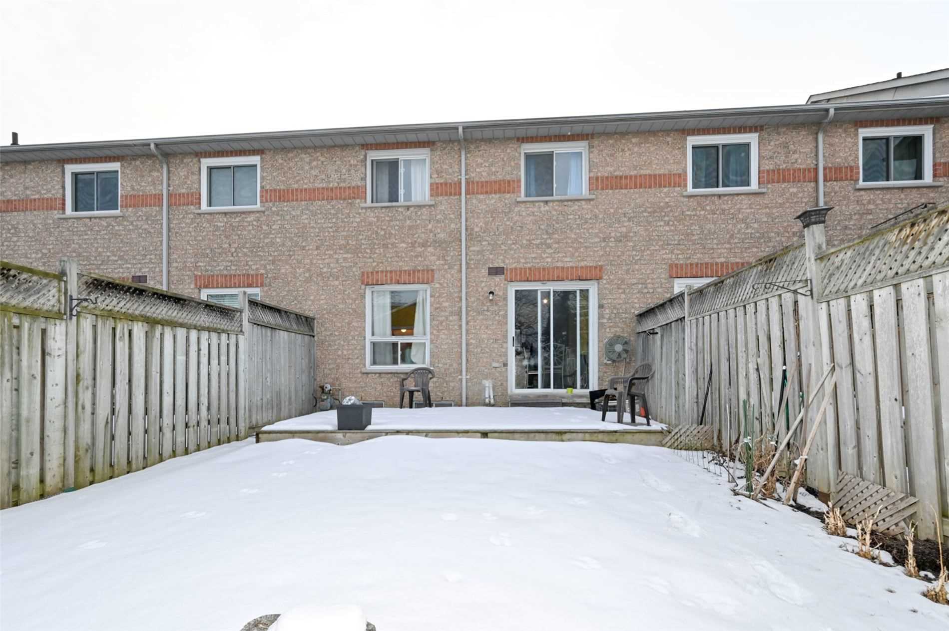 74 Macintyre Lane, Northwest Ajax, Ajax Price, Warnings, Schools