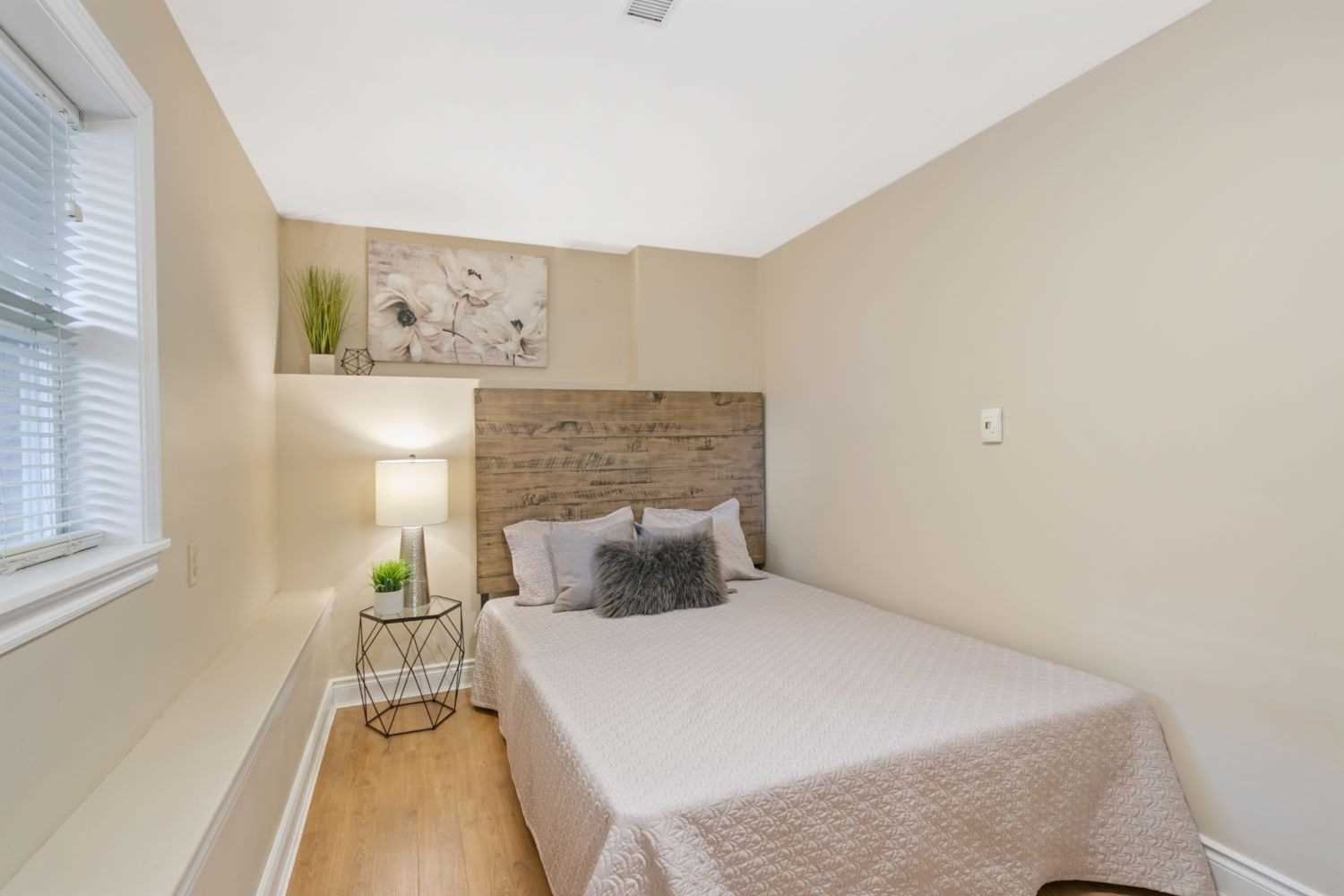 42 Cassels Rd E, Brooklin, Whitby Price, Warnings, Schools Toronto