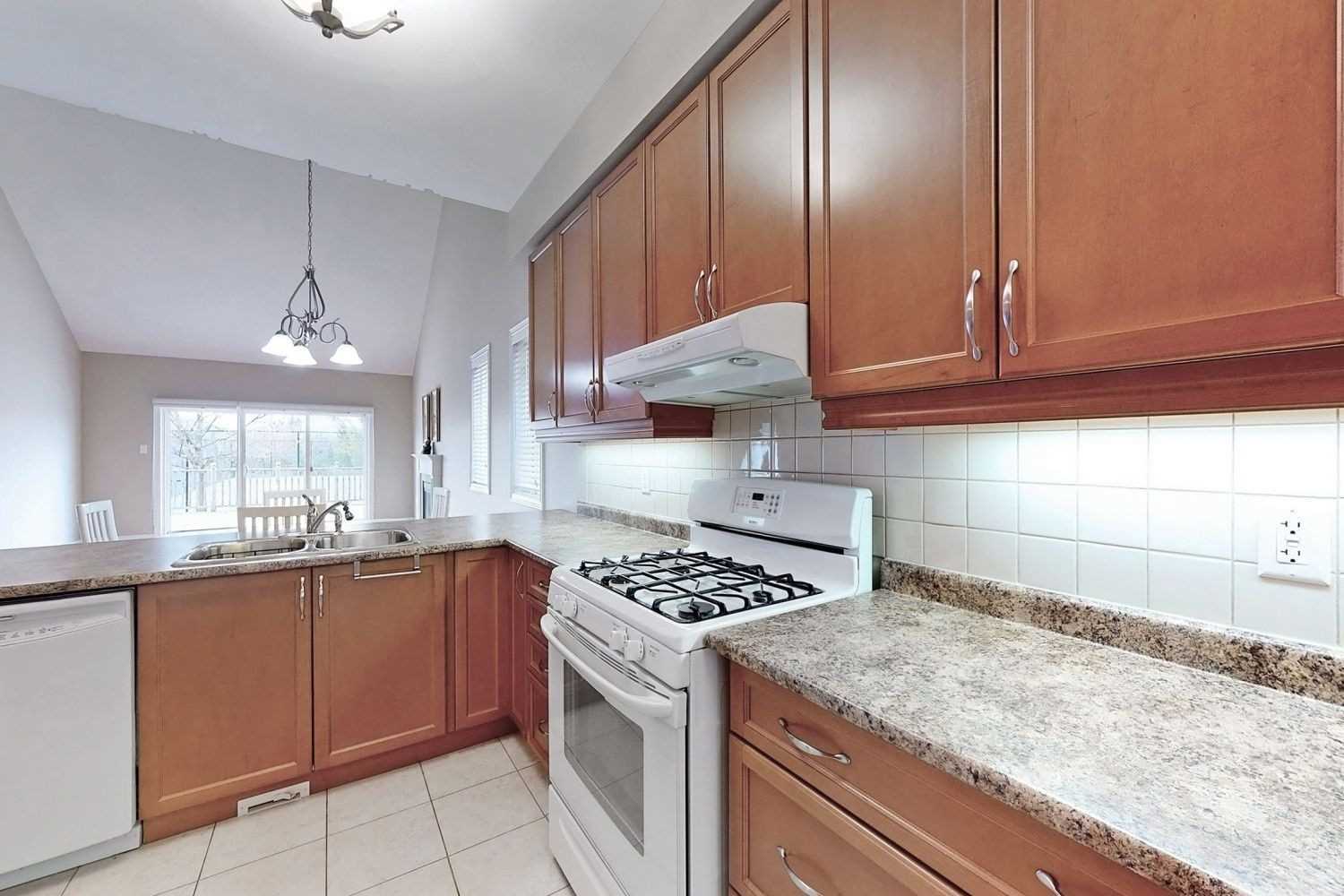 131 Louisbourg Way, Greensborough, Markham Price, Warnings, Schools Toronto Real Estate