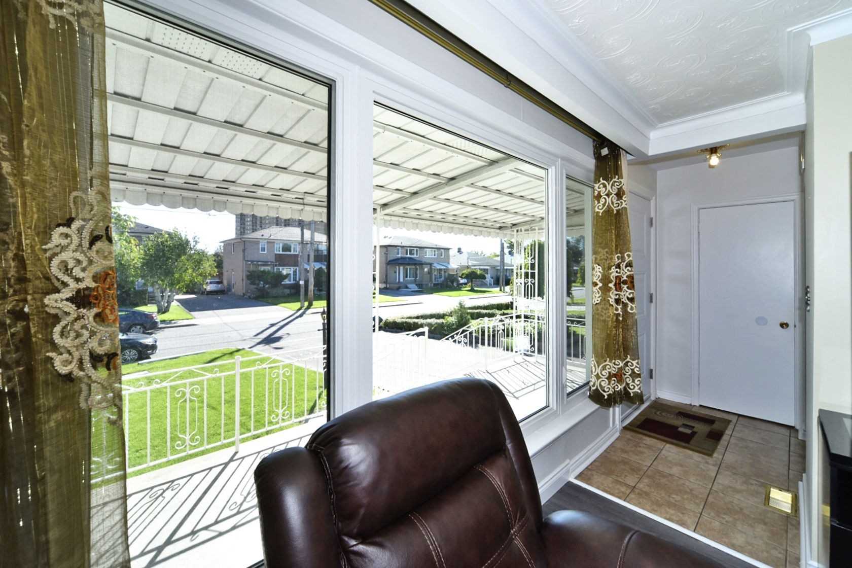 12 Heavitree Dr, Downsview, Toronto Price, Warnings, Schools