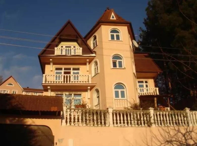 2 room house for sale in Sochi, Russia for € 1,615,000 listing 362988