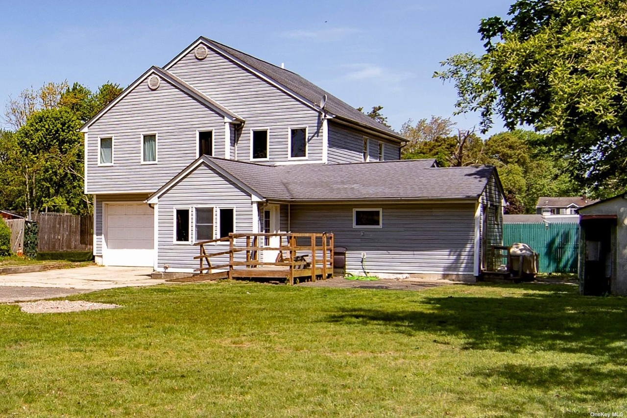 147 Babylon St., Islip Terrace, NY 11752 Call Murf Real Estate Company, Inc.