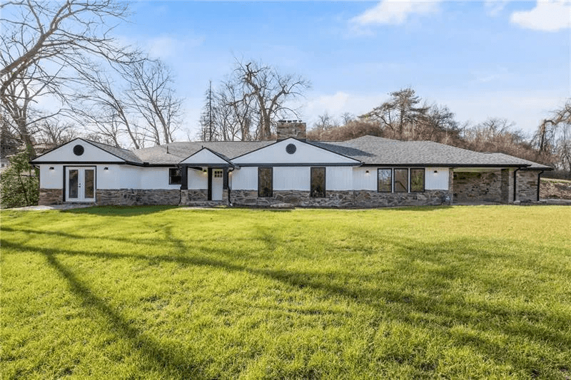 Single 4BD Family Home Realty Corp