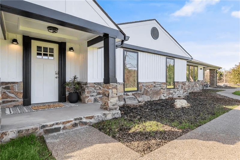 Single 4BD Family Home Realty Corp